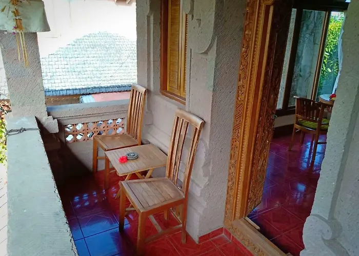 Uma Kutuh Hostel *